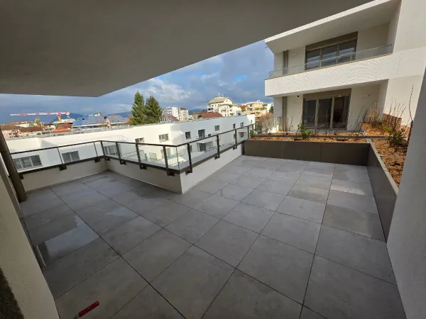 Loue T3 NEUF - GRANDE TERRASSE - GARAGE DOUBLE - ANNECY CENTRE 