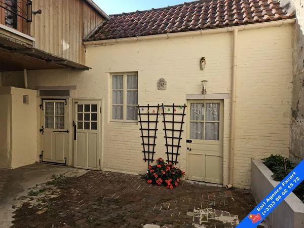 Jolie maison avec cour en plein centre-ville commerces et école à proximité immédiate 