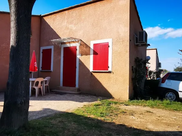 Maisonnette de plain pied avec courette 