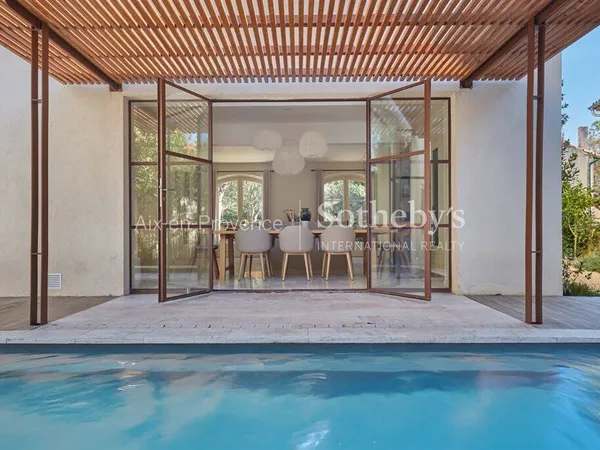 Maison 8 pièces 240 m² 