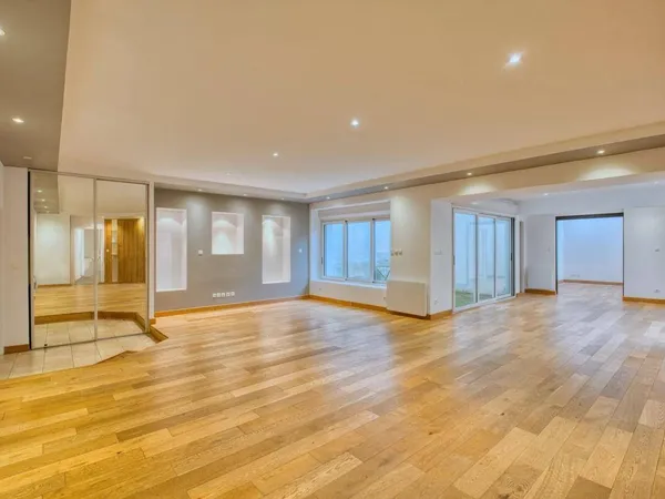 Appartement 8 pièces 177 m² 