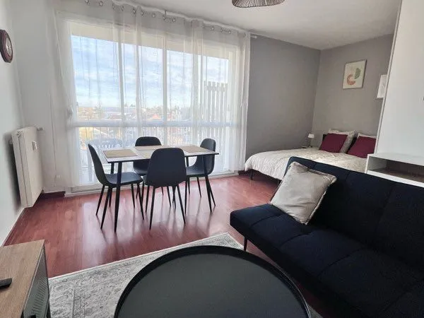 T1 bis meublé rénové avec balcon & parking 