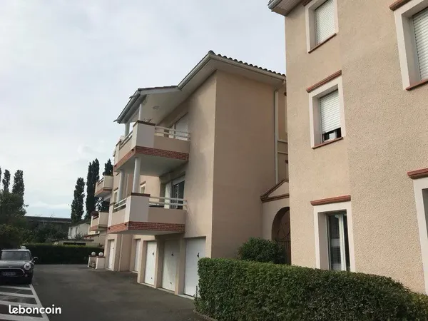 À louer T2 meublé 48m2 avec Balcon et parking - Hyper Centre Saint-Jean 