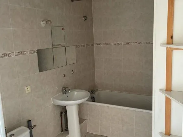 Loue appartement 2 pièces secteur calme 