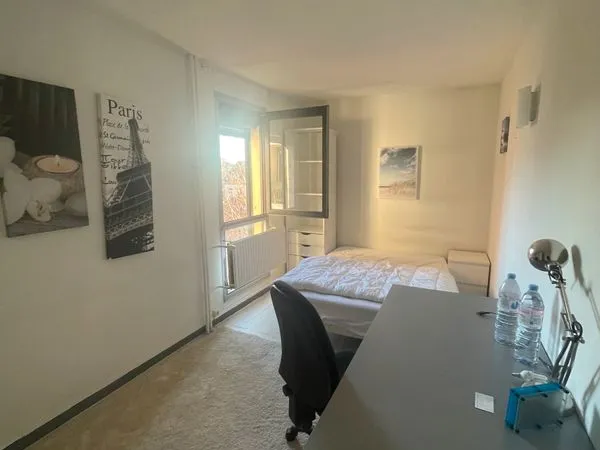 Propose chambre meublée en colocation - 80m2 - Lille- à 2 minutes de la Catho 