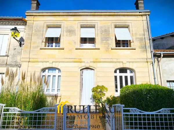 Maison de bourg en pierre de 168 m2 - 6 pièces - avec dépend 