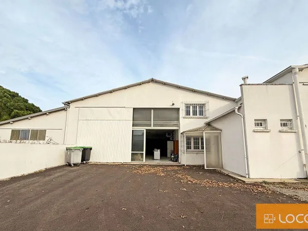 Local d'activité 390 m² 
