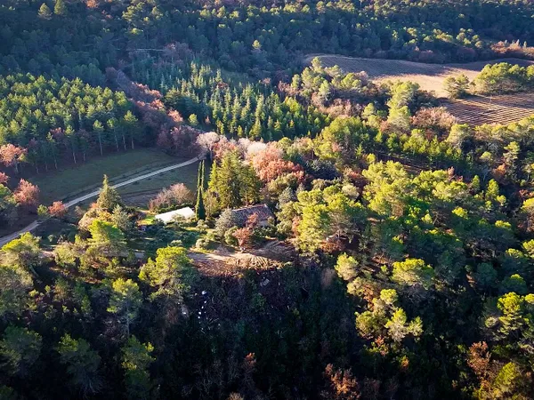 Propriété de 32 hectares à Grambois (84) 