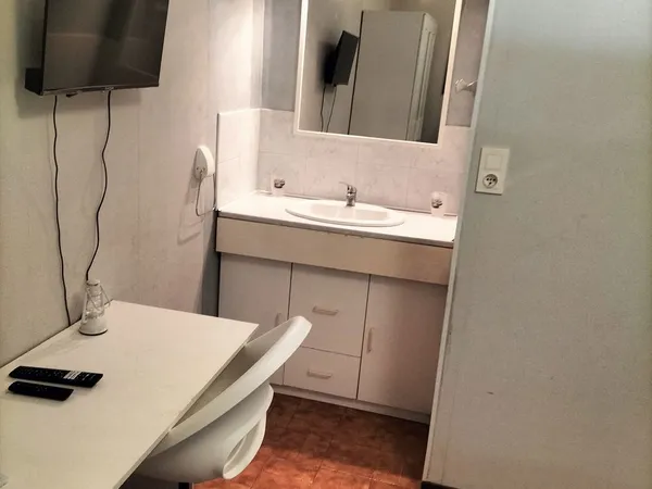 Maison Location Vitrolles 1p  380€