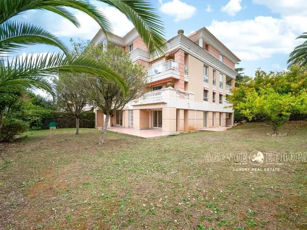 Appartement 4 pièces 142 m² 