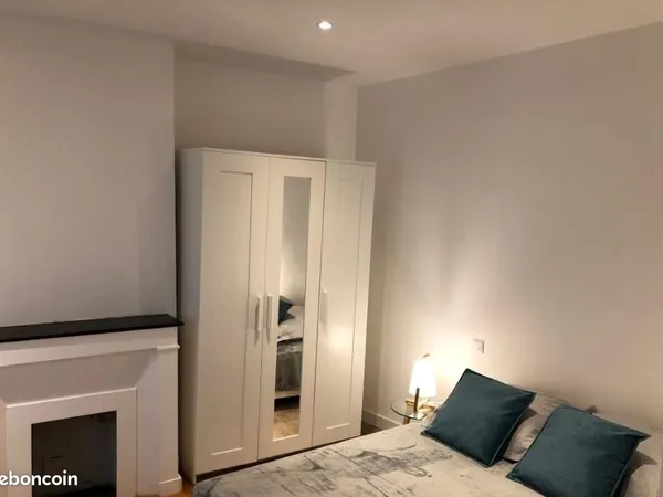 LOUE TRÈS BEL APPARTEMENT F2 très lumineux , entièrement rénové et meublé 
