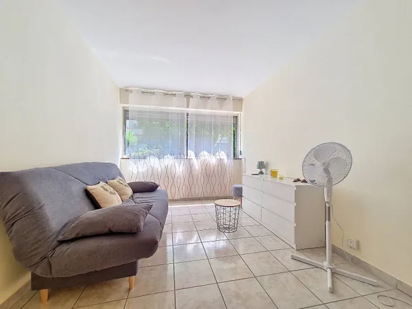 Studio 1 pièce 19 m² 