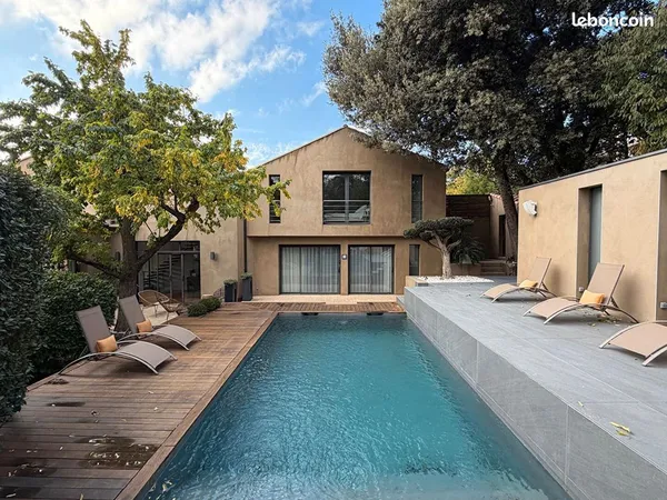 Villa 6 pièces 253 m² 