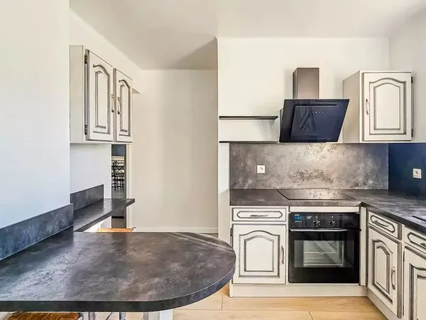 Beau T3 traversant 63 m² avec balcon et parking ? Quartier G 