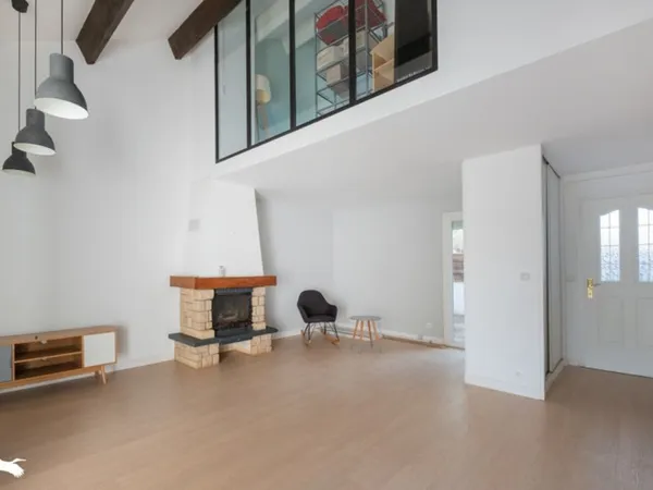 Villa de 5 pièces principales 
