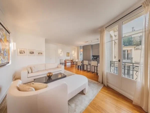 Appartement refait à neuf 2 mns à pied place Vendôme 