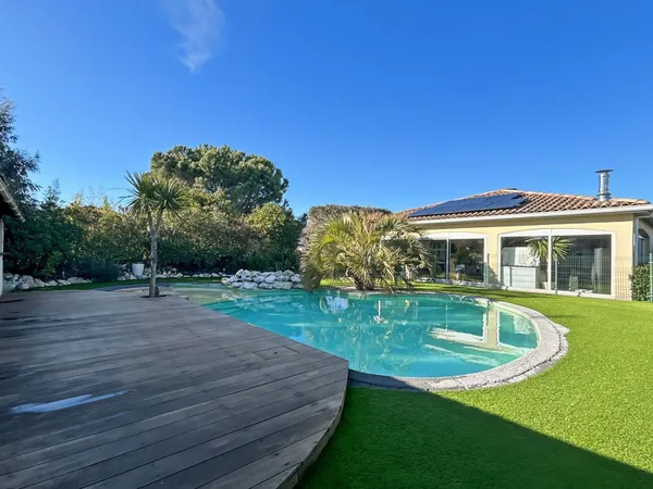 Maison 6 pièces 238 m² 