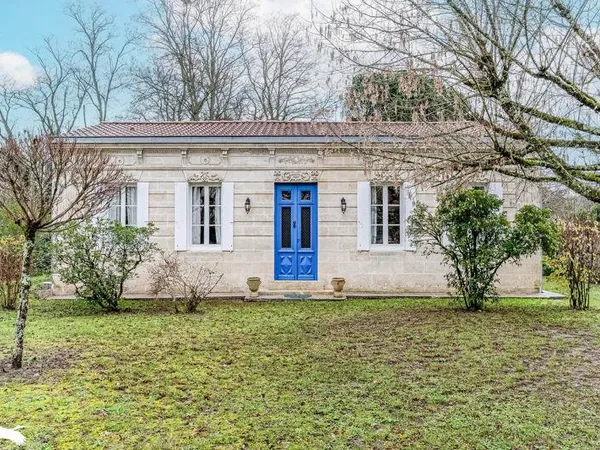 Maison en pierre de 6 pièces principales 