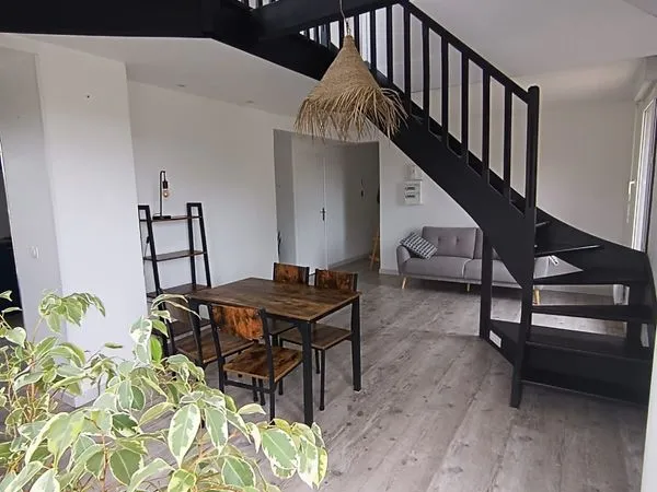 Magnifique duplex meublé T2- dernier étage avec grande terrasse - centre de Caen - Garage inclus - 
