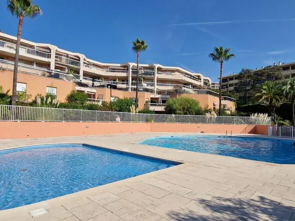 Studio 1 pièce 32 m² 