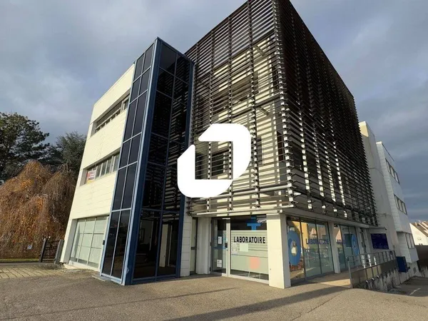Bureau 166 m² 