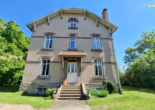 Maison 8 pièces 330 m² 
