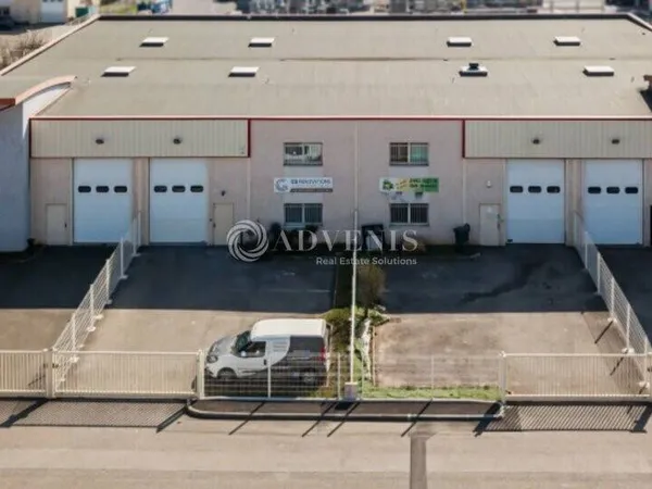 Local d'activité 192 m² 