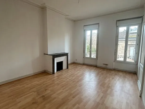 À louer - T2 de 49 m² avec cuisine séparée 