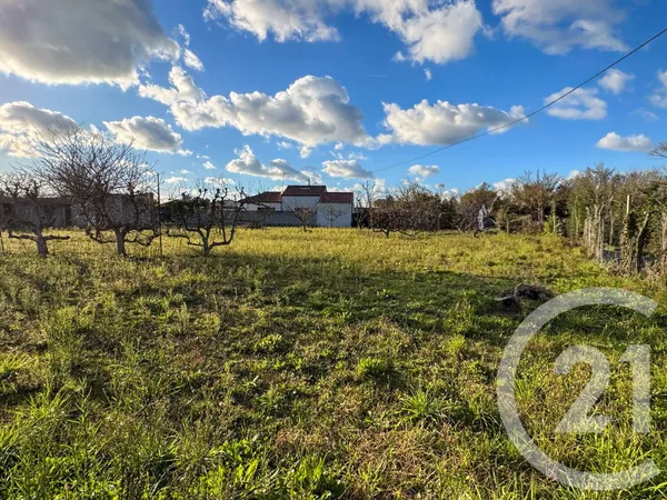 Terrain 735 m² 