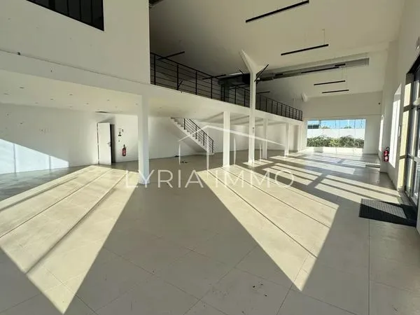 Local commercial 860 m² Roquebrune-sur-Argens 