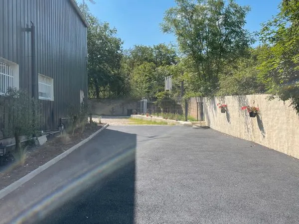 🏭 À LOUER - Entrepôt de 1 200 m² sur 2 niveaux - Breuillet 