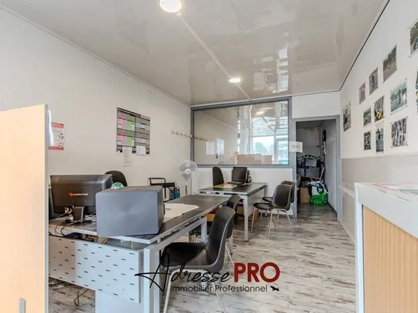 Boutique 1 pièce 130 m² 