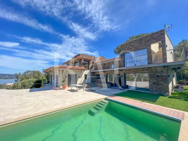 SUPER CAVALAIRE - Villa contemporaine d'exception. 
