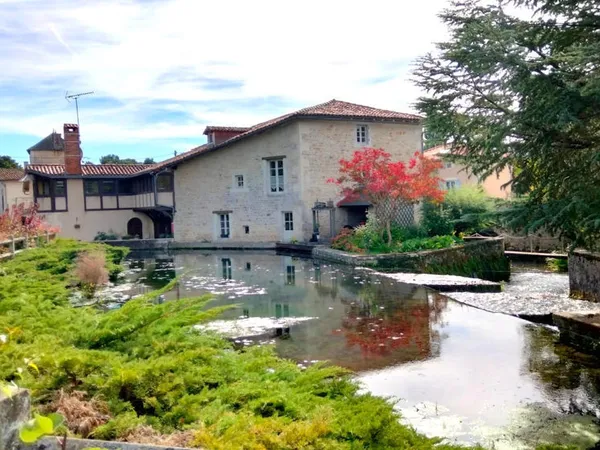 Magnifique Ancient Moulin Historique en Pierre, Au C ur d'un Village, Dépendances, Vue sur la 