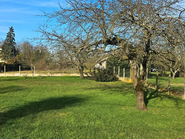 "Votre maison sur un terrain de 600 m² à Polliat pour 50 000 € !" 
