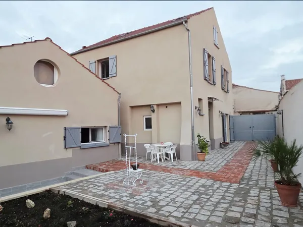 Maison 4 chambres avec un appartement T2 à Vendre. Aucun travaux ! 