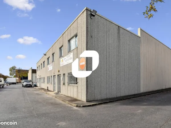 Local d'activité 176 m² 
