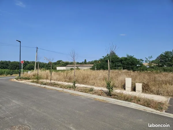 Terrain 640 m² Podensac 