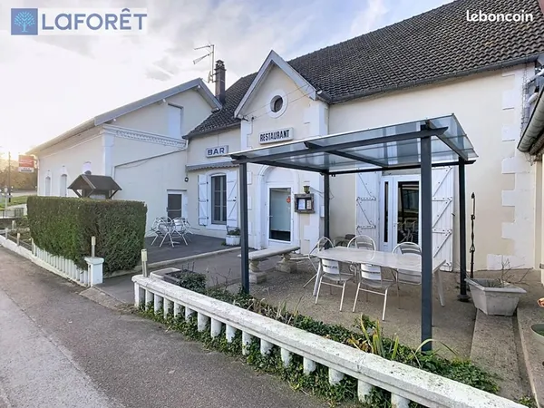 Local restaurant, traiteur 530 m² 