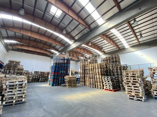 Local industriel 1730 m² 
