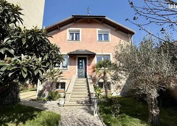 Maison 9 pièces 360 m² 