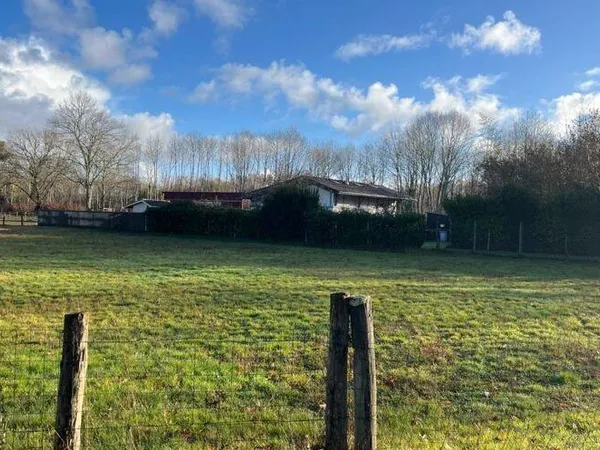 Terrain constructible 1500 m² 