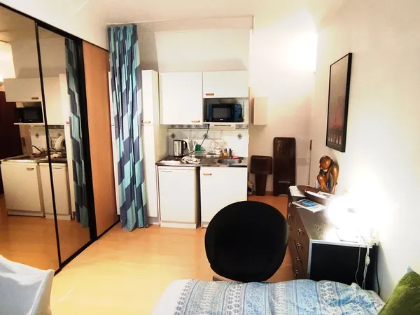 Studio Av. Victor Hugo 75116 