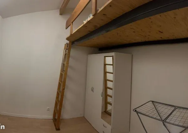 Studio meublé jardin privé parking fermé 
