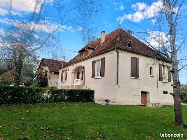 Propriété 8 pièces 193 m² 