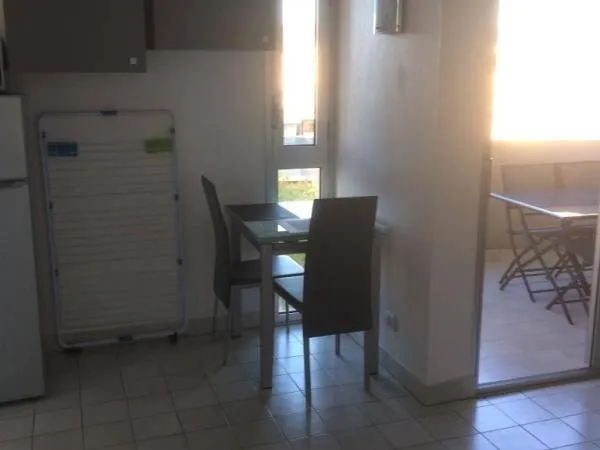 Studio 1 pièce 27 m² 