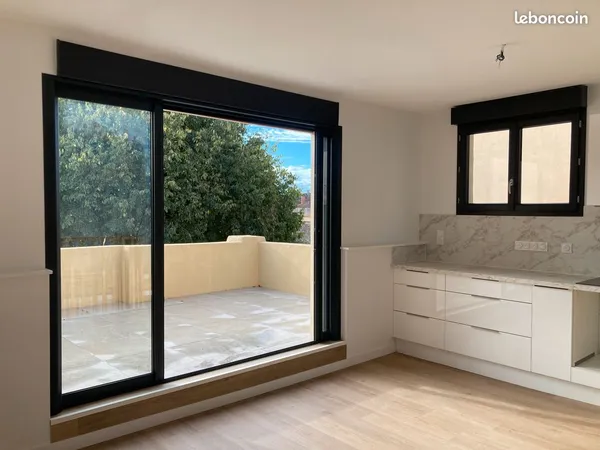 Appartement T3 Duplex avec extérieurs, clim, MEZE centre (refait à NEUF) 