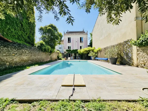 Maison de caractère 8 pièces 371 m² 
