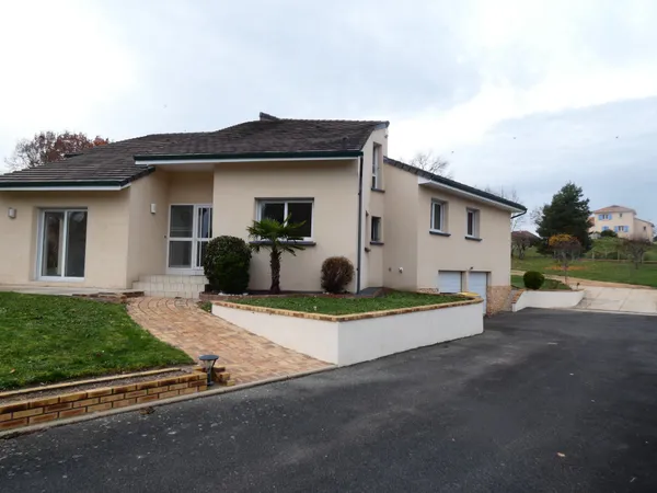 DOMERAT PAVILLON sous-sol semi enterré garage double terrain 