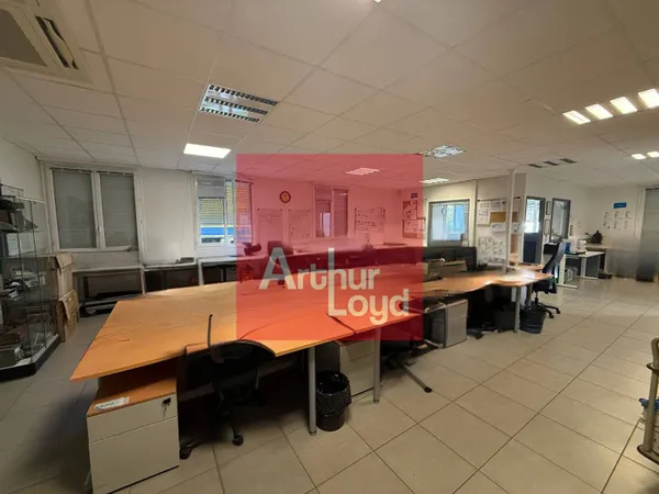 Local d'activité 194 m² 